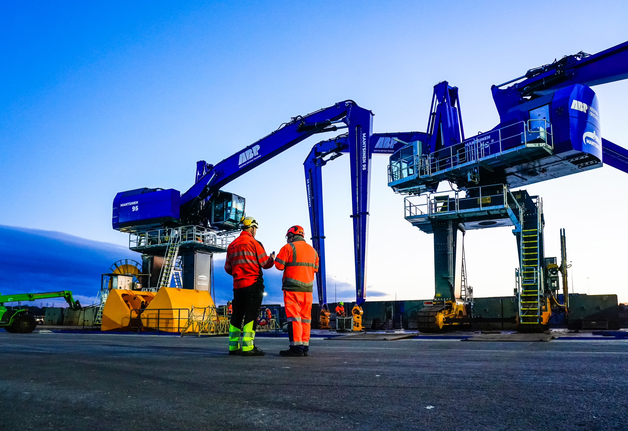 ABP cuts its carbon footprint further with two electric cranes at the Port of Ipswich