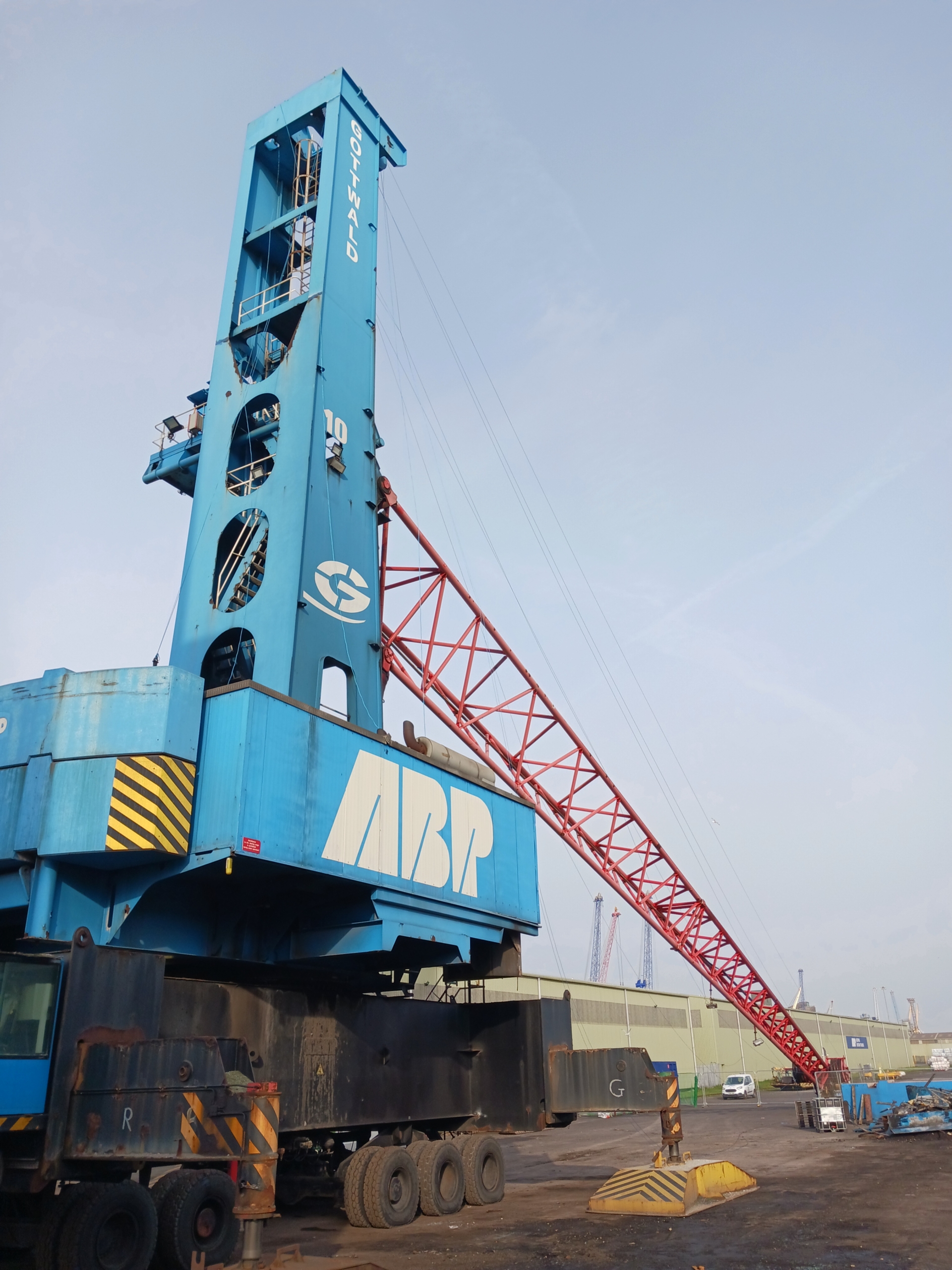 Recycling cranes sustainably